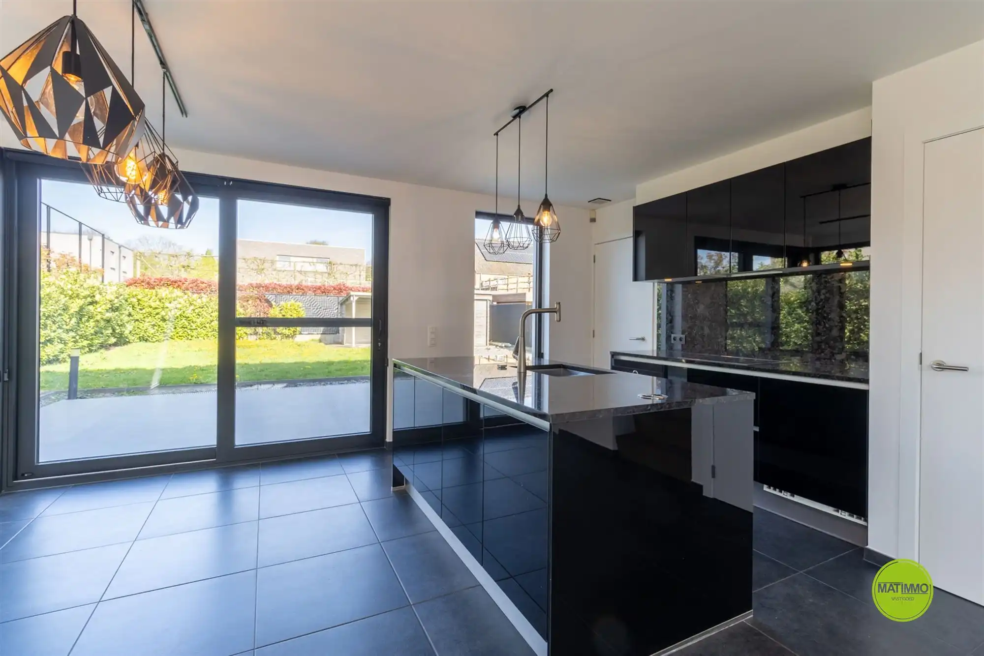 Moderne open bebouwing met 3 slaapkamers en tuin foto 8