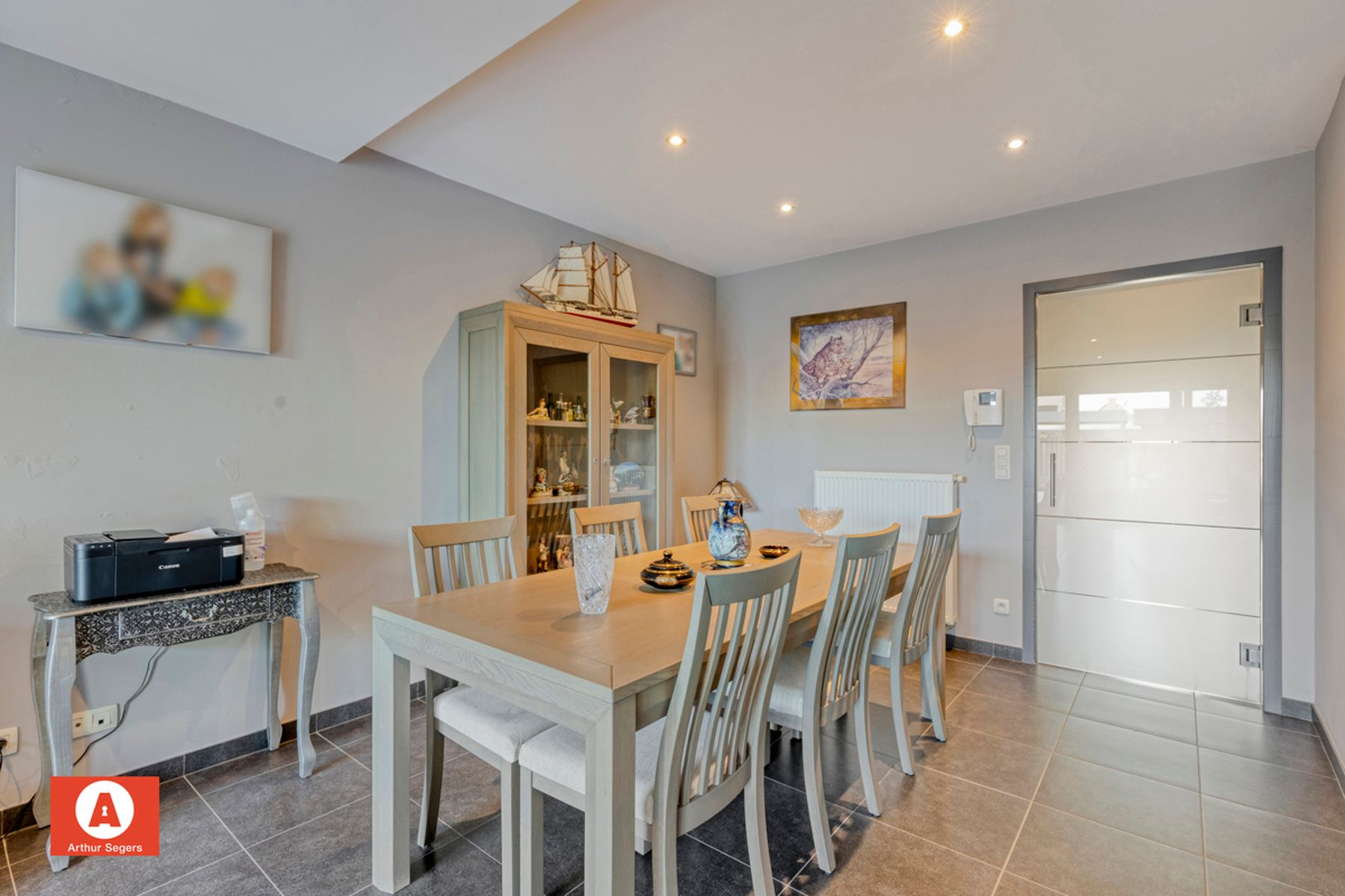 Recent Gelijkvloers appartement met tuin en parkeerplaats. foto 7