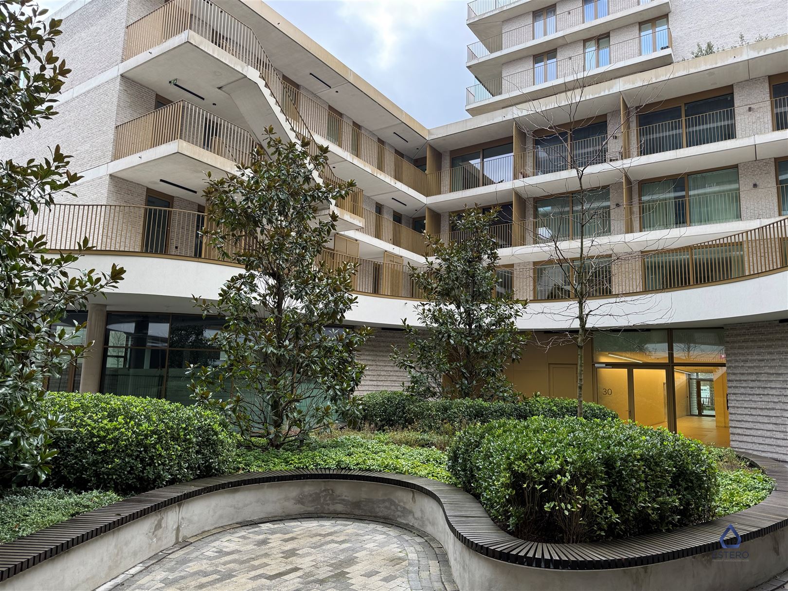 Nieuwbouwappartement met dubbel terras op een toplocatie foto {{pictureIndex}}