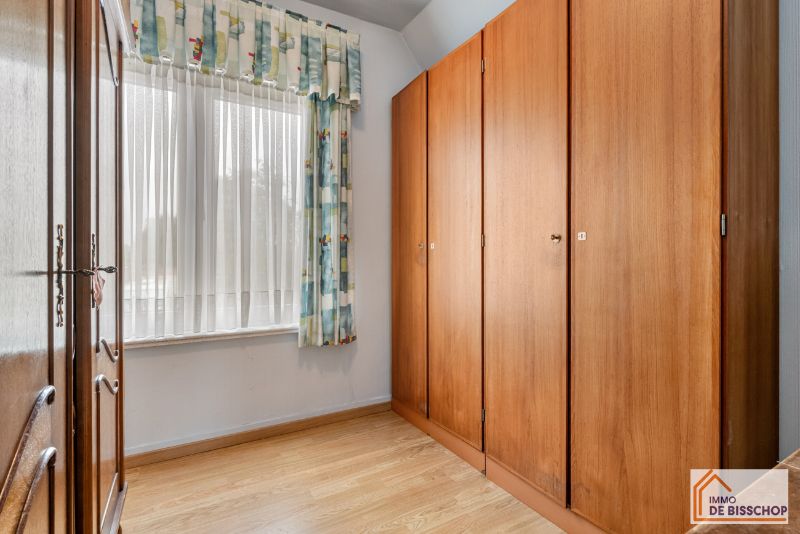 Te renoveren woning met 4 slaapkamers, zongerichte tuin en garage foto 14