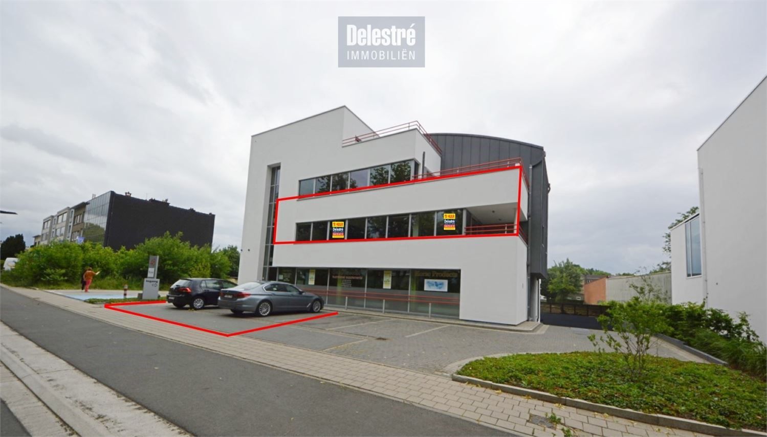 INSTAPKLAAR KANTOOR MET 6 PRIVE PARKEERPLAATSEN NABIJ E40 KAREELSTRAAT foto {{pictureIndex}}