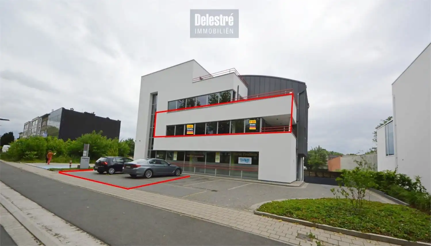 INSTAPKLAAR KANTOOR MET 6 PRIVE PARKEERPLAATSEN NABIJ E40 KAREELSTRAAT foto {{pictureIndex}}