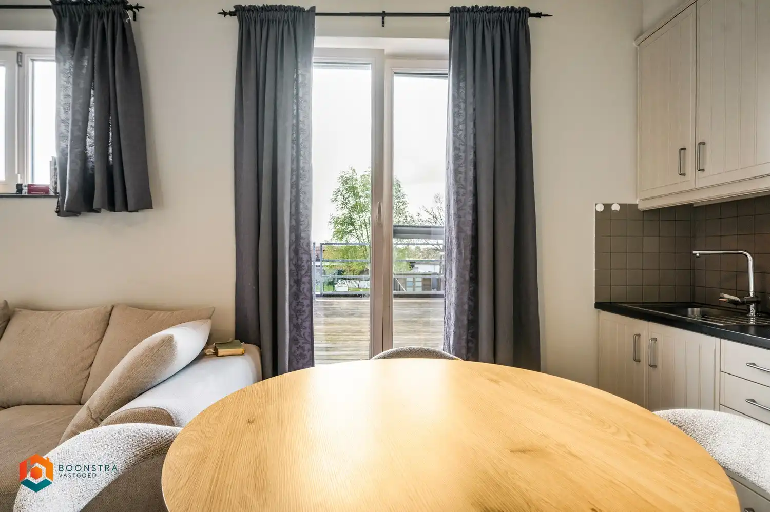 1 slpkr app met ruim terras foto 9