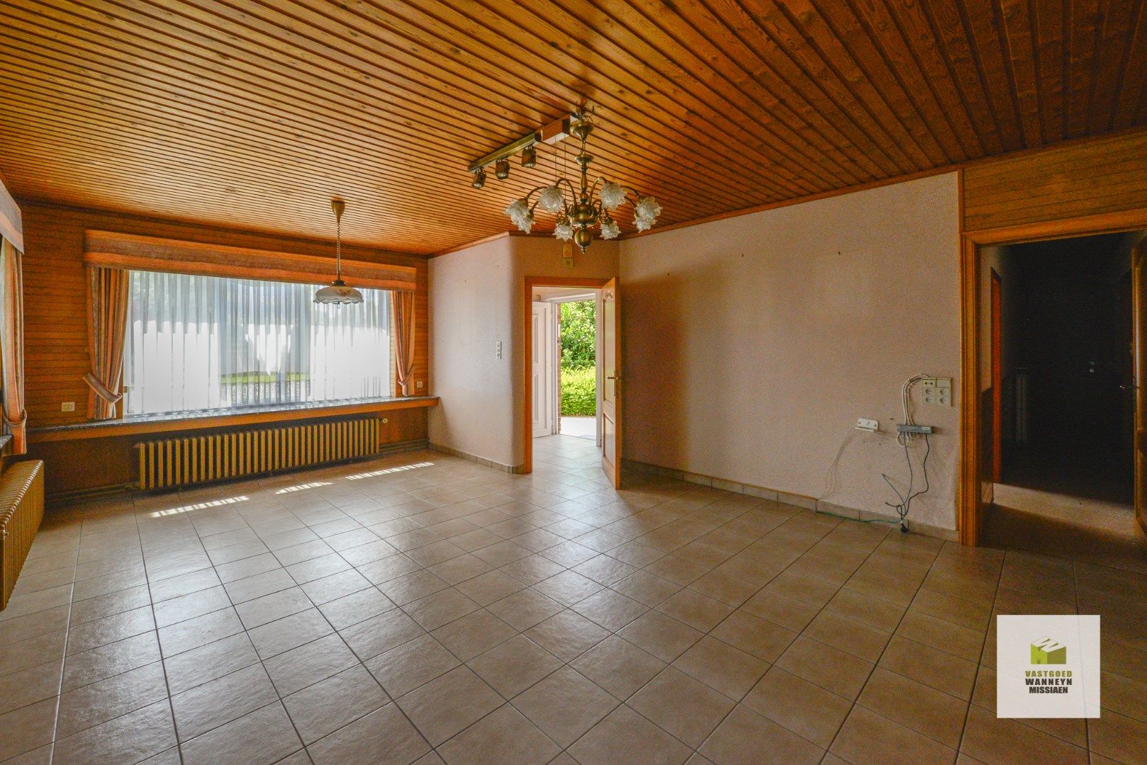 Bungalow met 4 slaapkamers op perceel van 801m2 op centrale ligging te Beernem foto 4