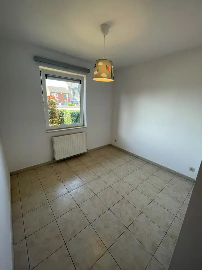Gelijkvloers appartement met 2 slaapkamers en terras met groen uitzicht te Diepenbeek. foto 9