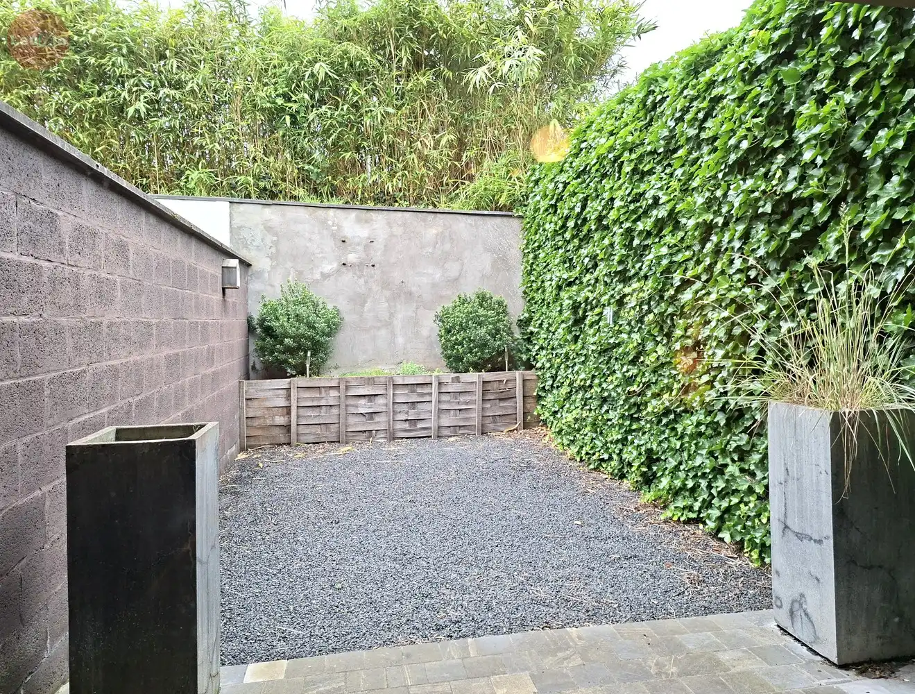 Ruim gelijkvloers appartement / 2 slpkms / autostaanplaats /tuintje in stadsrand foto 4