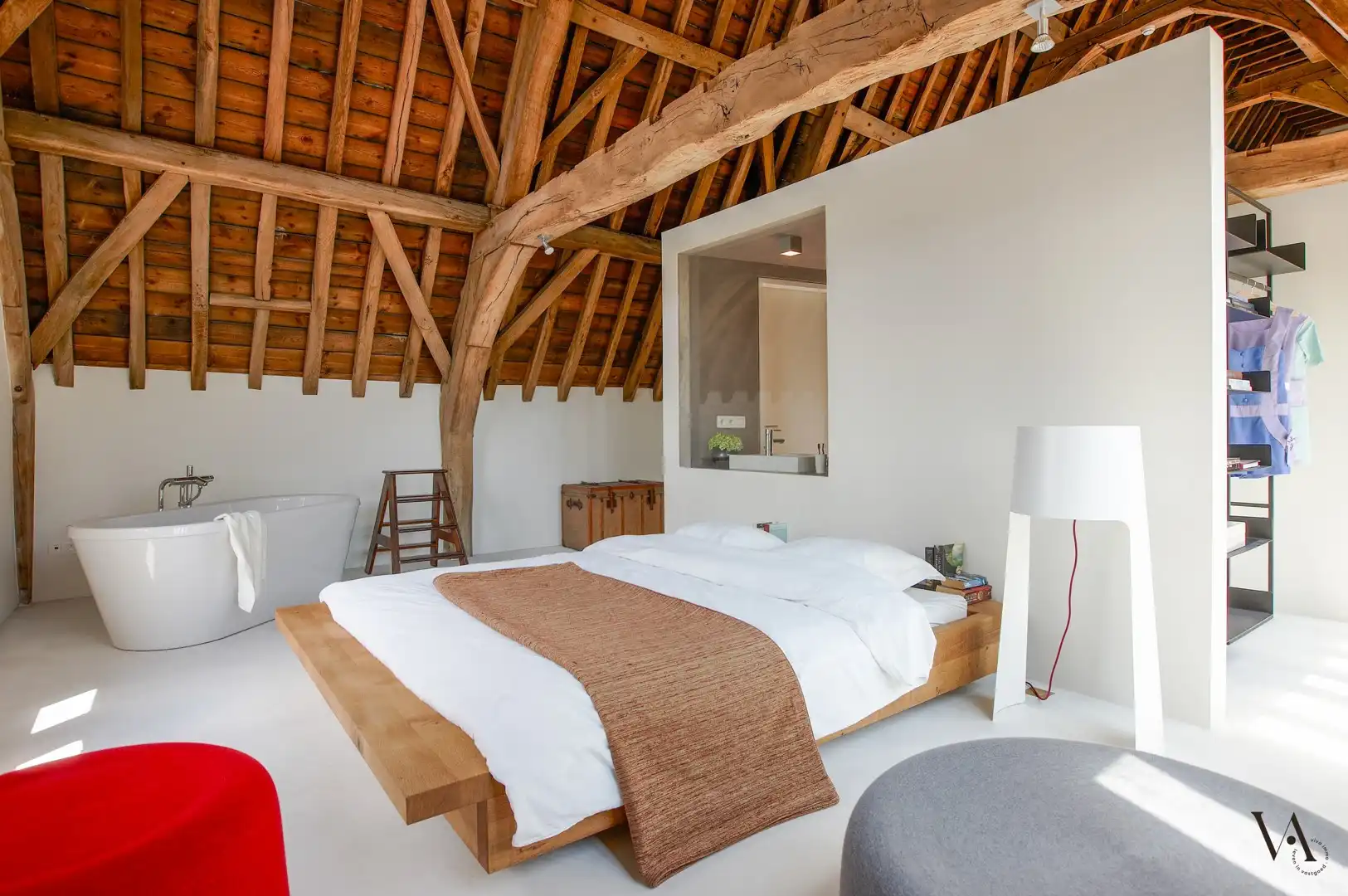 Unieke loft van ca. 160 m² met terras en privétuin in historisch Abdiskwartier foto 3
