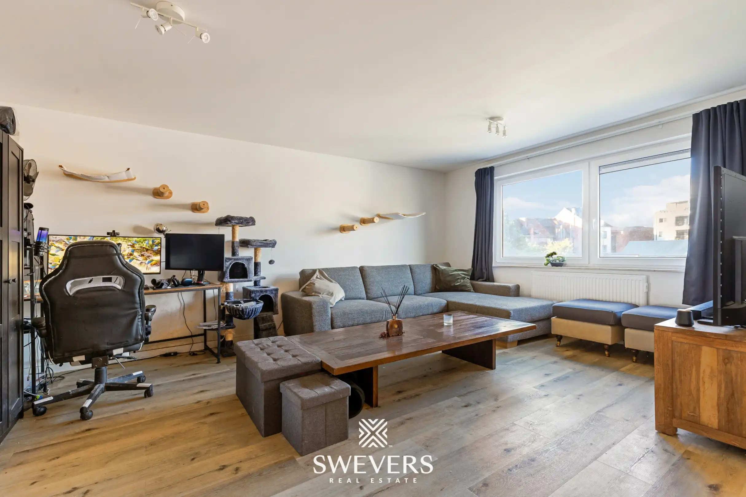 Uitstekend gelegen en volledig gerenoveerd appartement met staanplaats foto 2