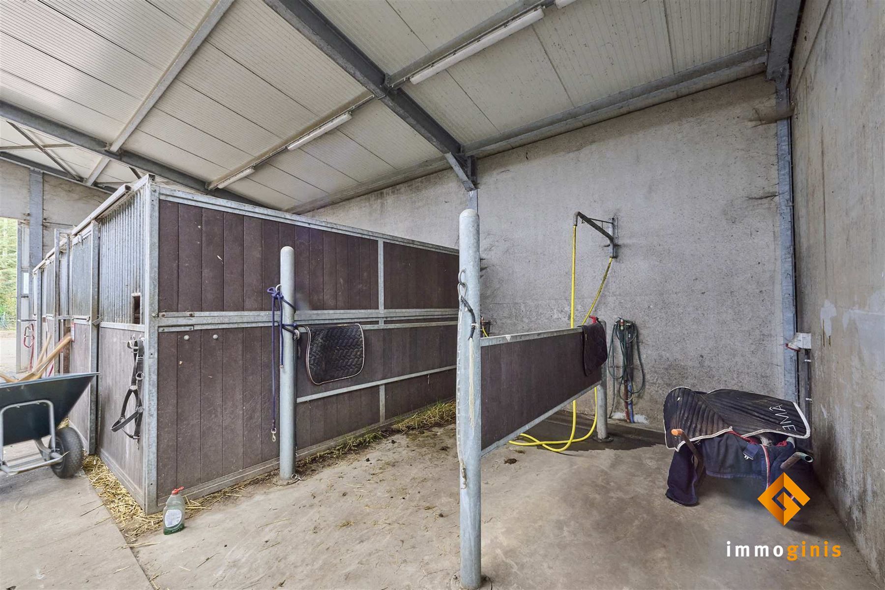 Ruime, gerenoveerde woning met 6 slaapkamers en loods (180m²) op een perceel van 71a44ca. foto 27