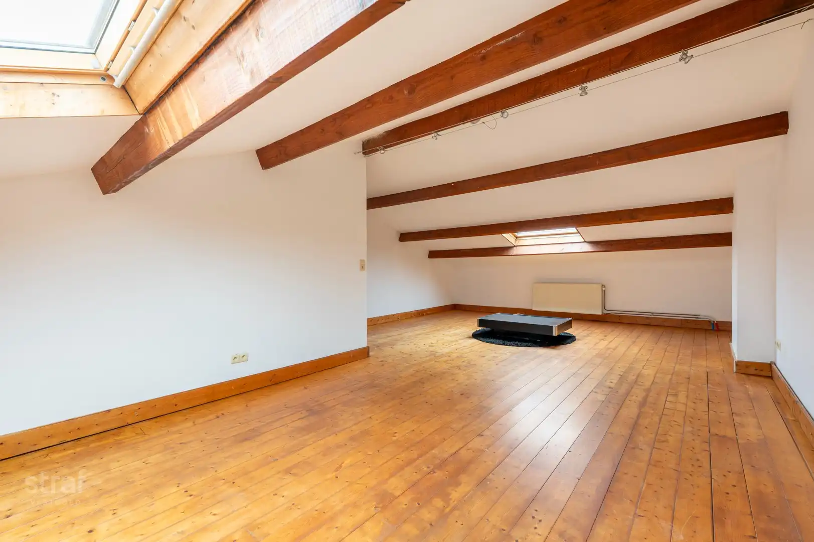 Klassevol Herenhuis met 6 slaapkamers met grote zonnige tuin foto 24