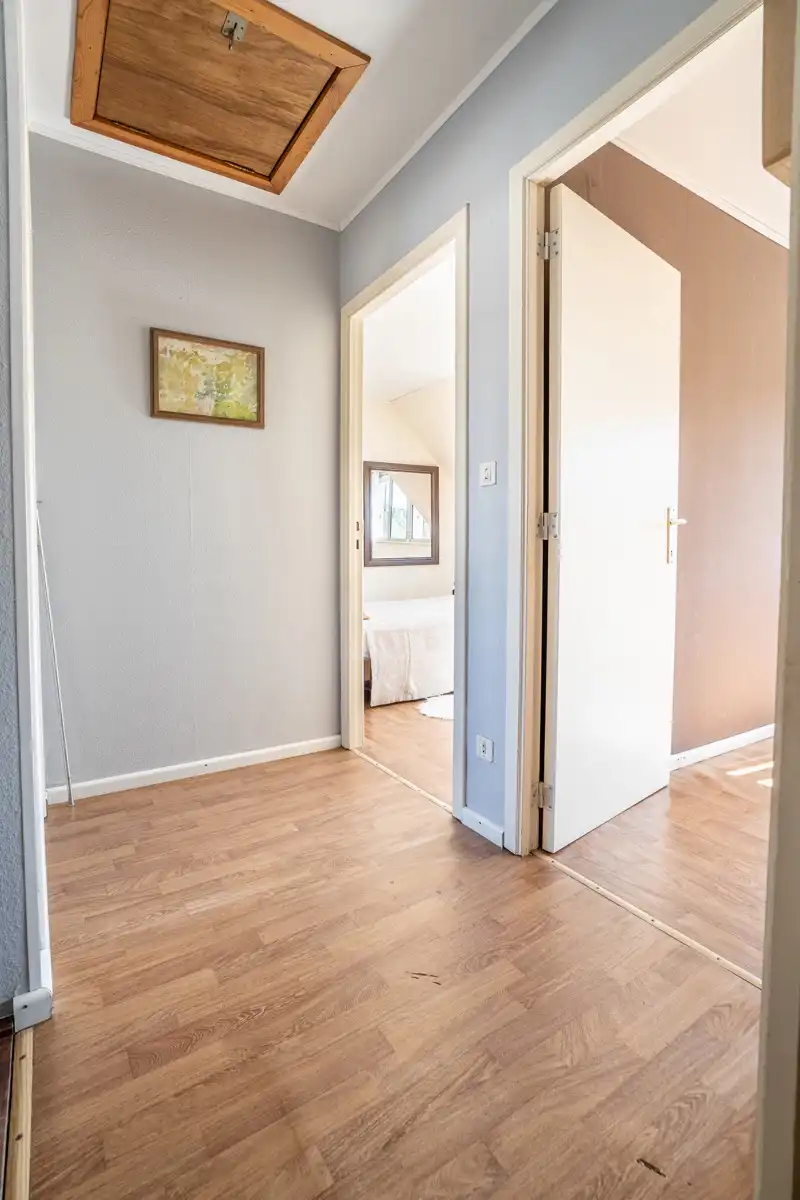 Halfopen woning met tuin, garage en oprit foto 14