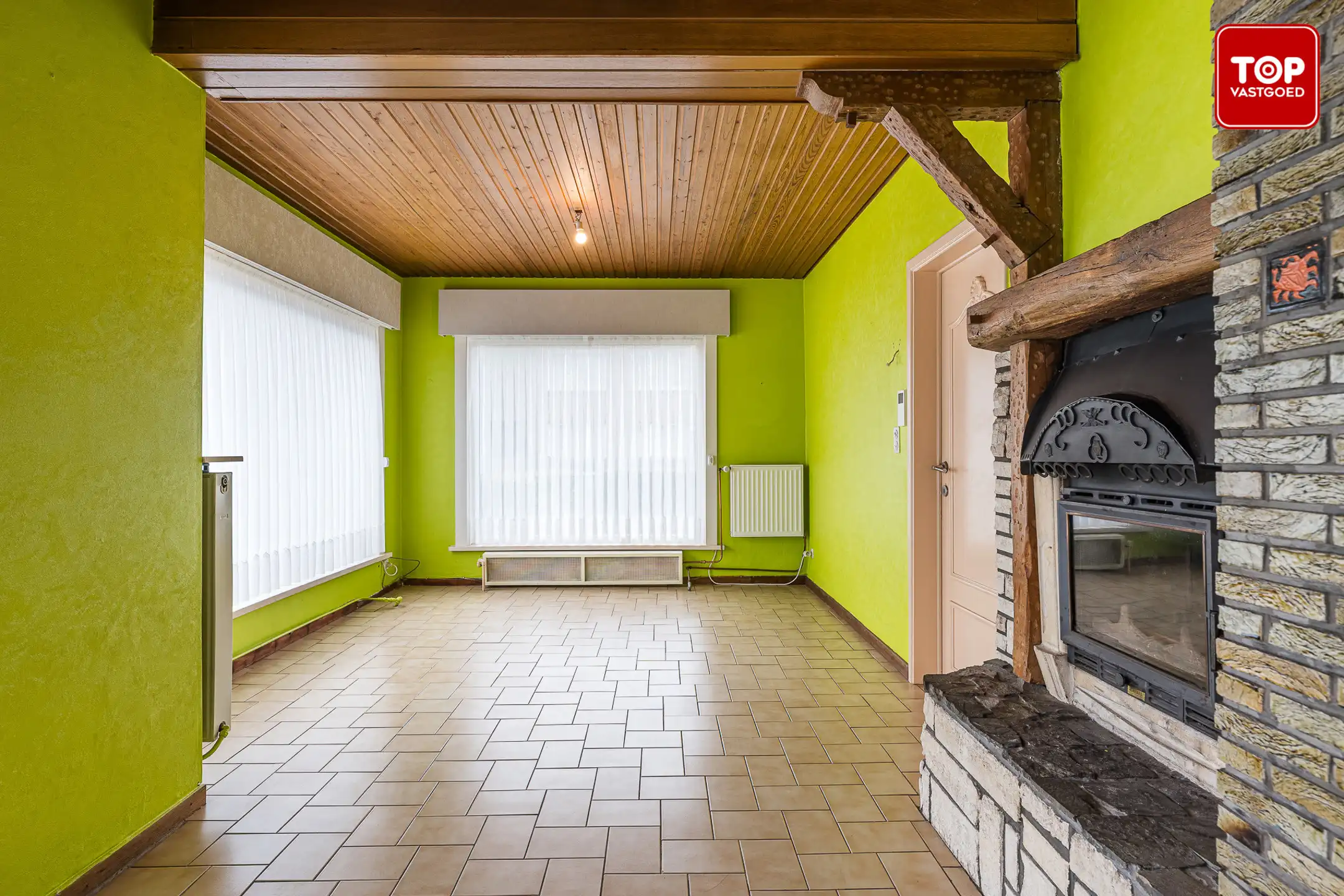 Op te frissen half open bebouwing met 3 slaapkamers, tuin en garage.  foto 6