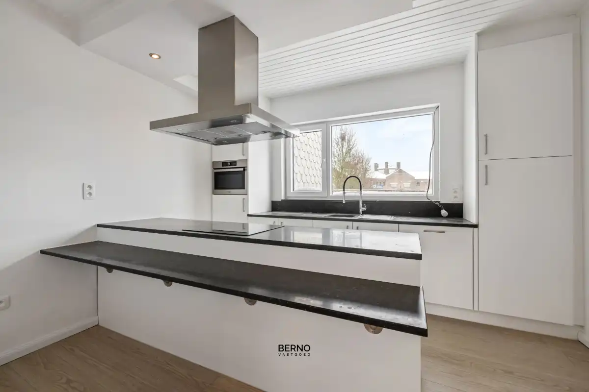 Gerenoveerde handelswoning met tuin op topligging foto 7