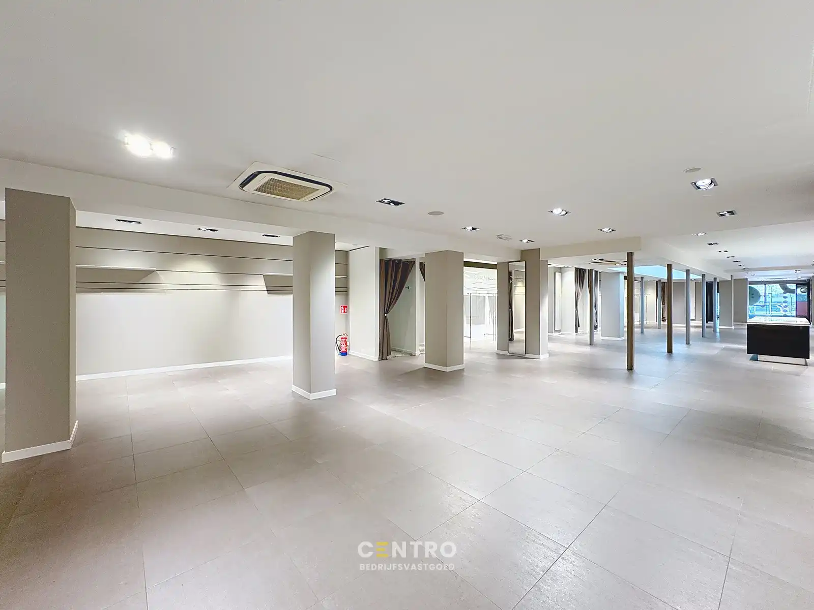 Handelsgelijkvloers op TOPligging (Grote Markt/Ooststraat) te Roeselare! foto 13