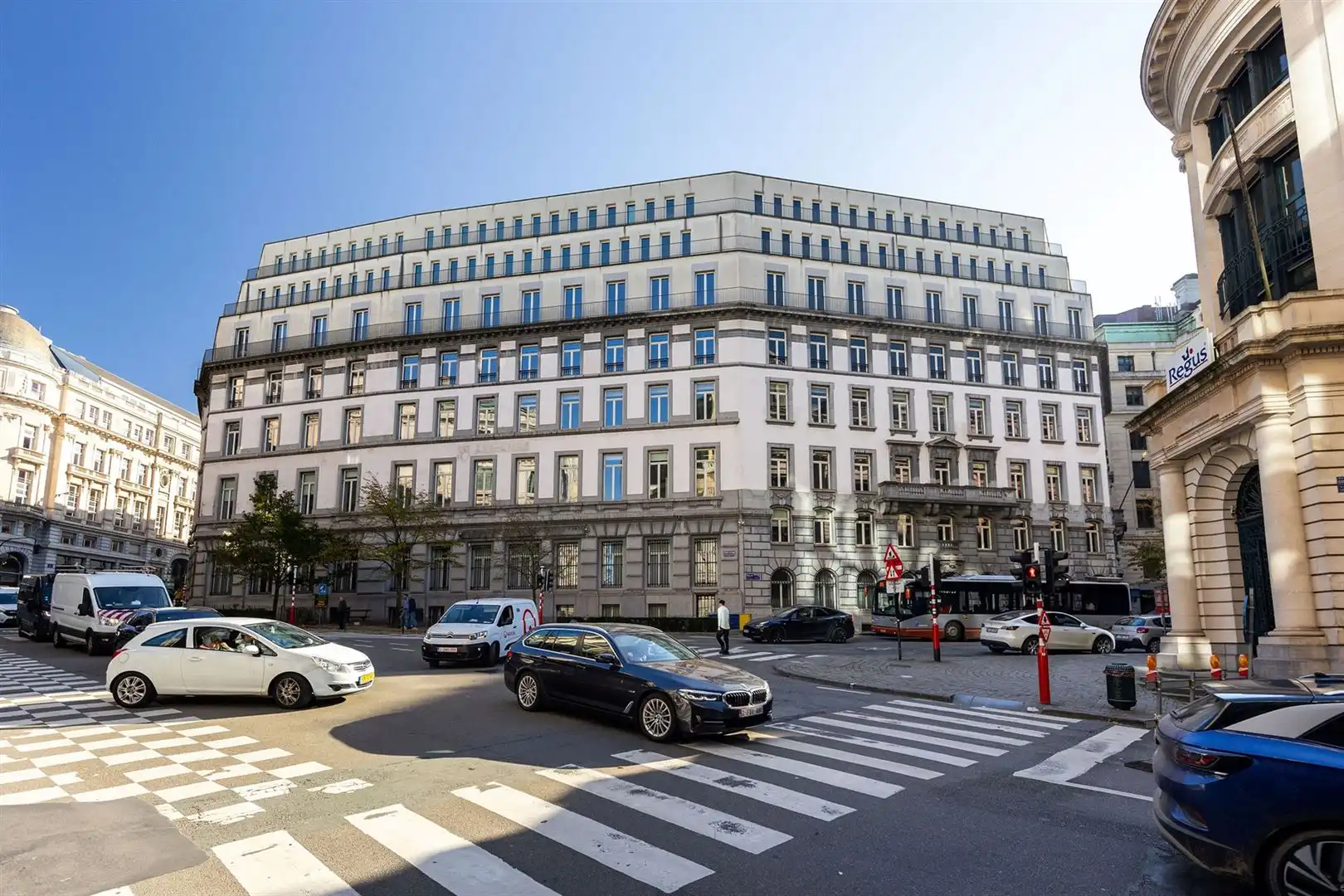 Rue de la Chancellerie: vanaf 1.070m² tot 1.565m² foto {{pictureIndex}}