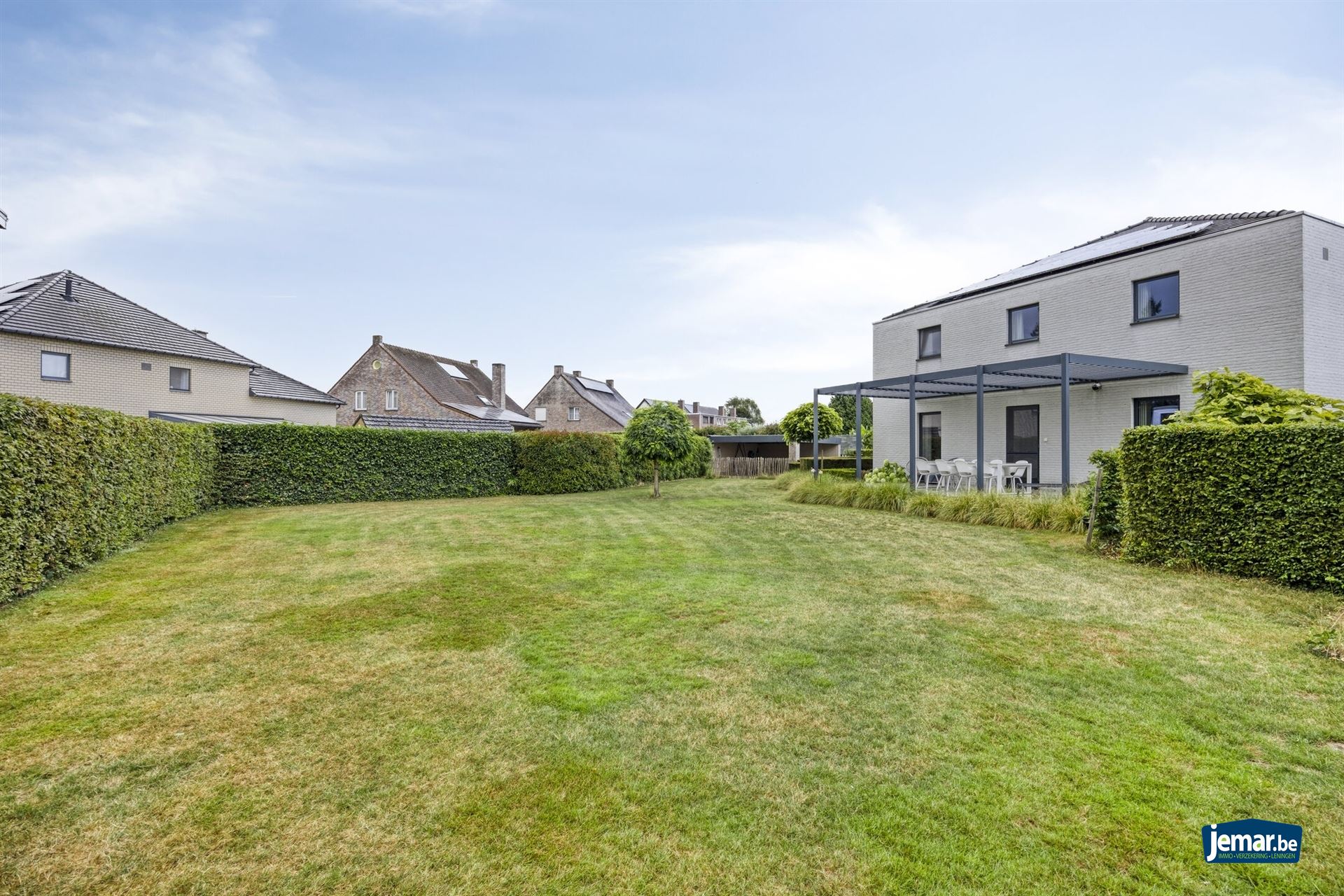 Ruime gezinswoning met 4 slaapkamers en 2 badkamers foto 38