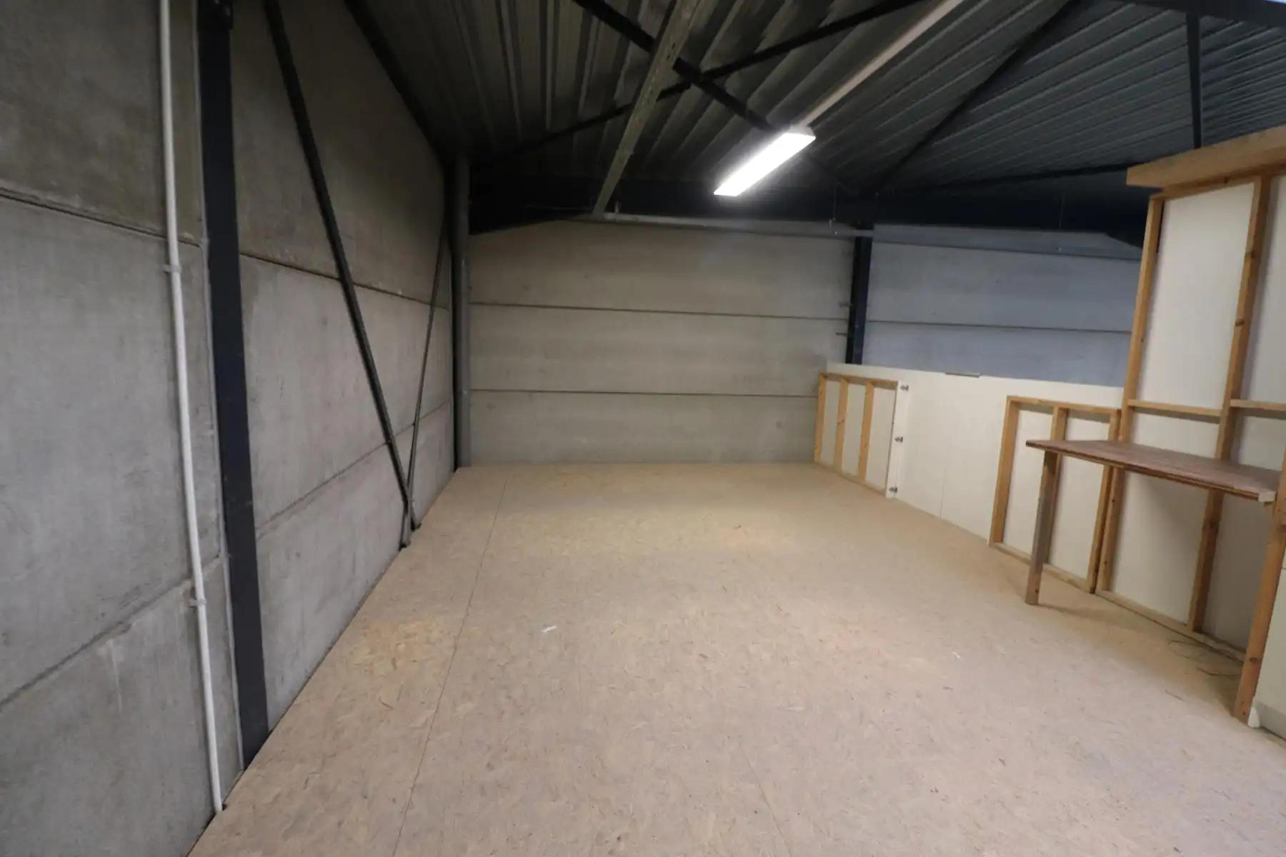 KMO-UNIT VAN 500M² MET BIJHORENDE KANTOREN. INDUSTRIEZONE MERKSPLAS foto 6