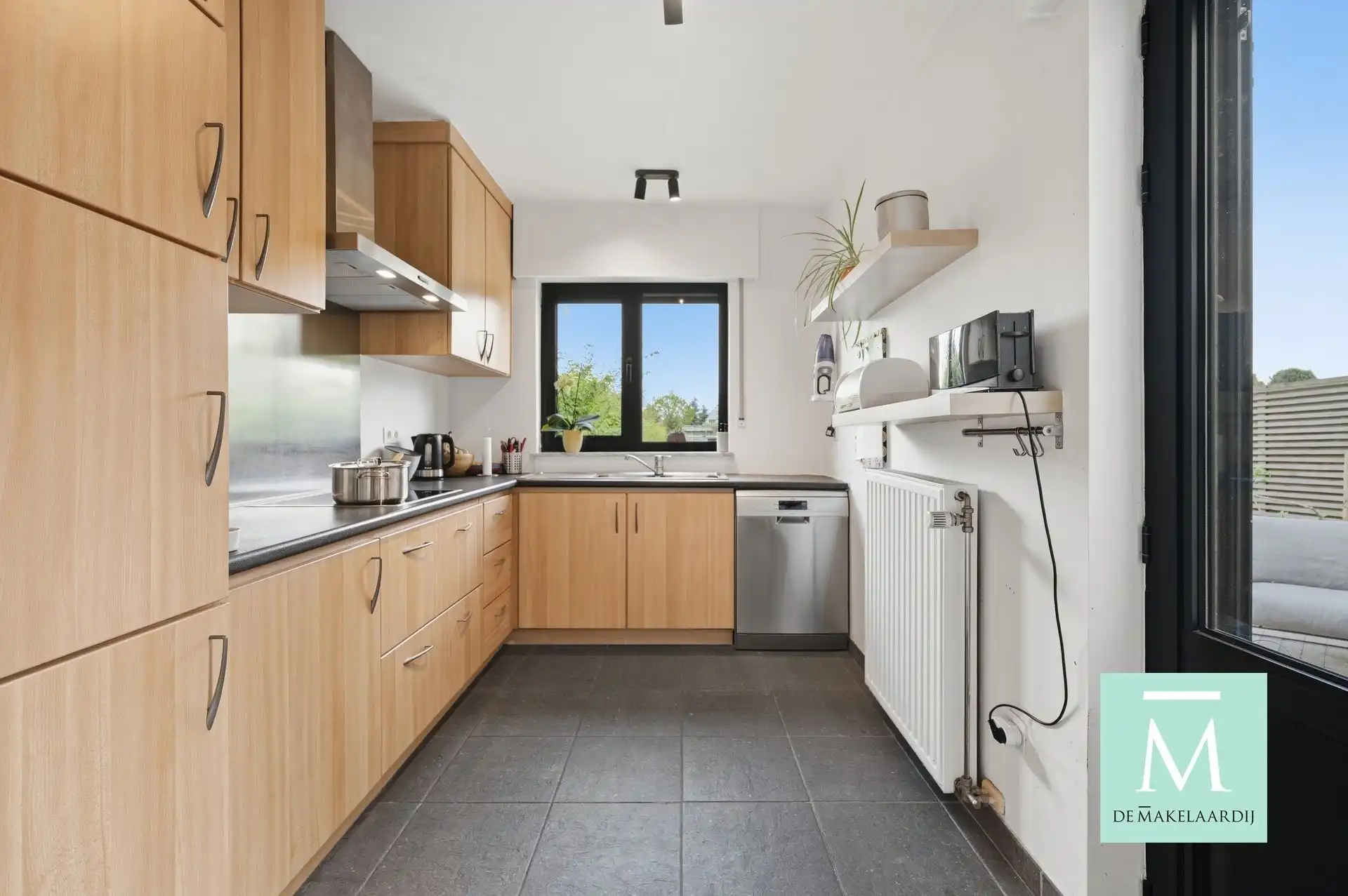 Instapklare woning met 5 slaapkamers en zeer aangename tuin foto 7