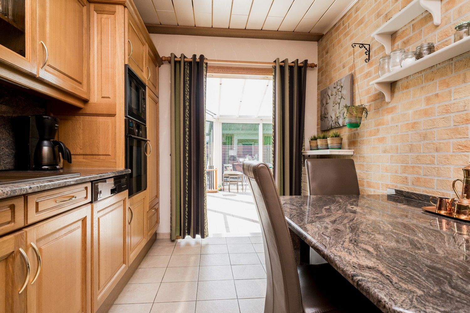 Lichtrijke halfopen bebouwing in aangename woonwijk foto 11