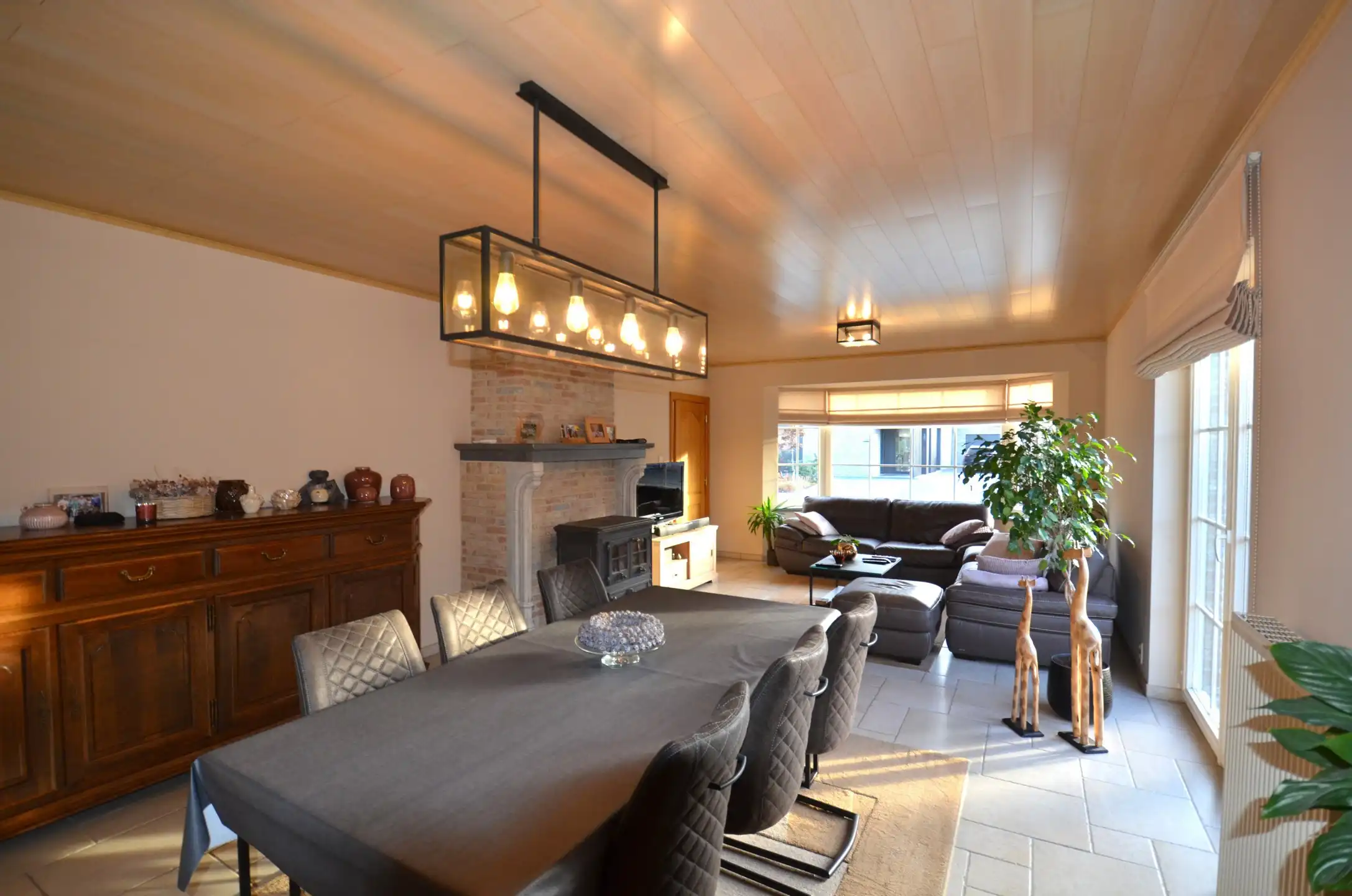 Leuke halfopen bebouwing met drie slaapkamers foto 8