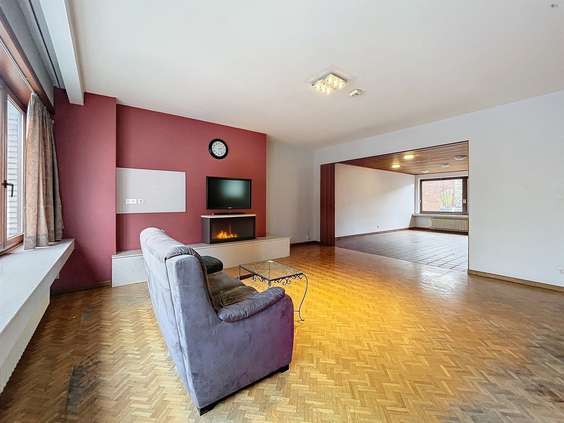 Riant huis (426m²) met 6 slaapkamers en dubbele garage nabij het centrum. foto 2