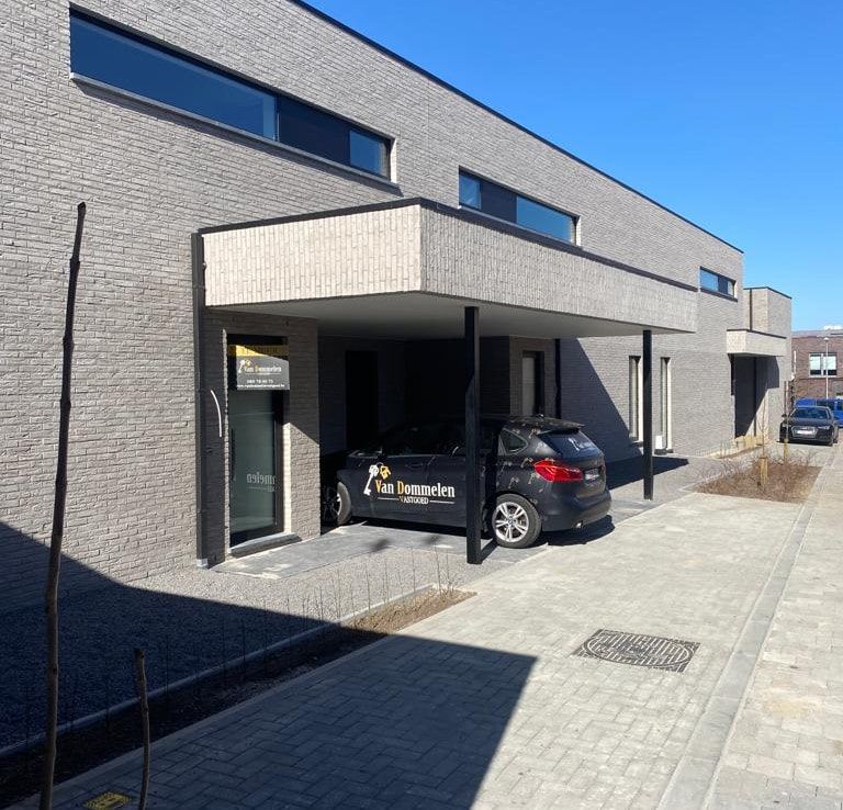 TE HUUR: Hillenstraat 24, 3960 Bree (stadswoning met 3 slk) foto {{pictureIndex}}