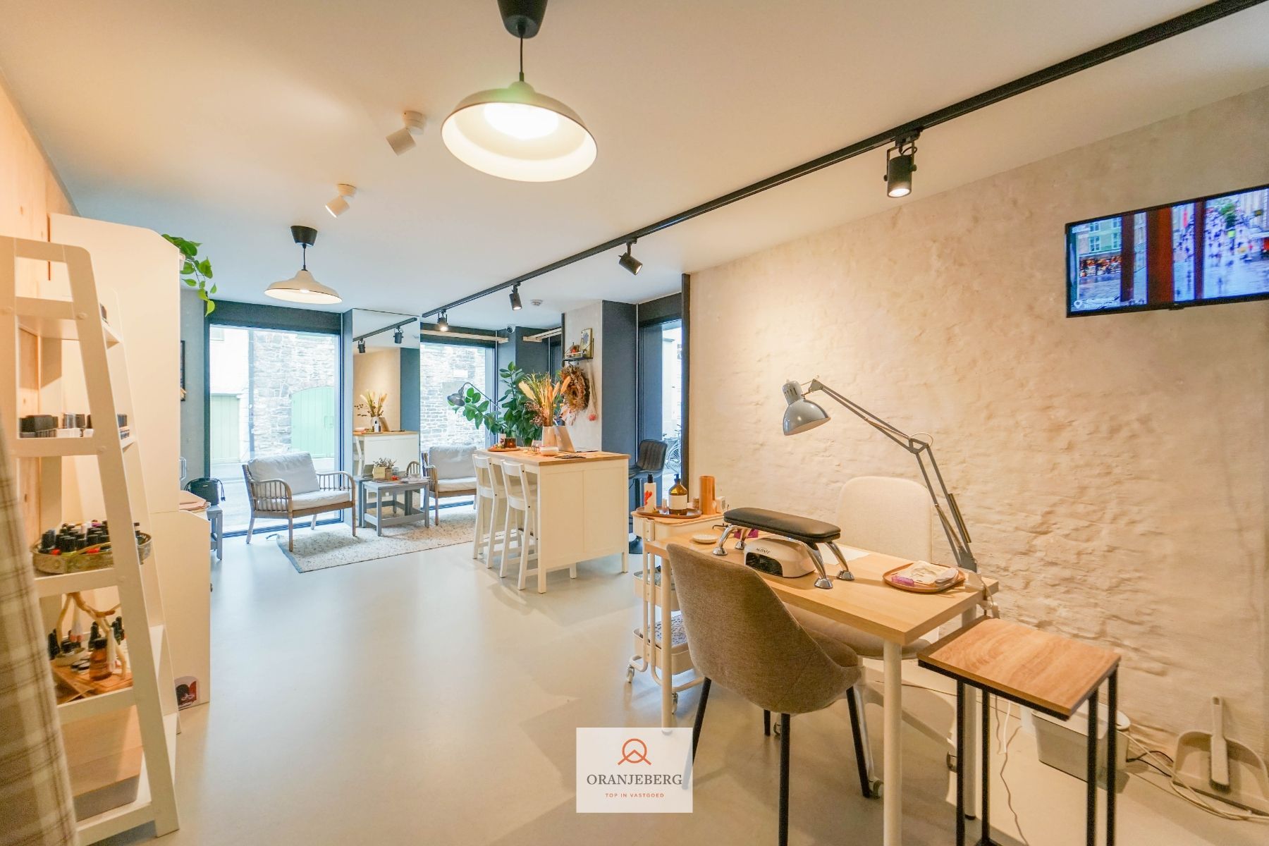 Hoekwinkel te huur vlakbij Vrijdagmarkt foto 6