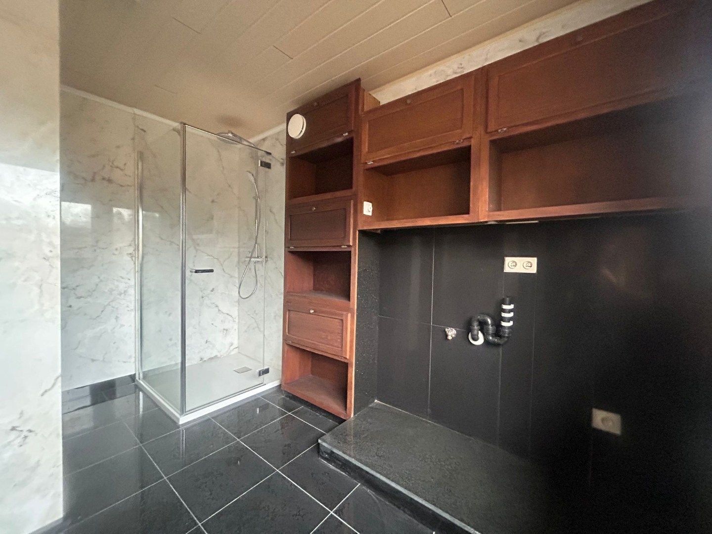 GERENOVEERDE WONING MET GARAGE, 3 SLAAPKAMERS EN TERRAS foto 9