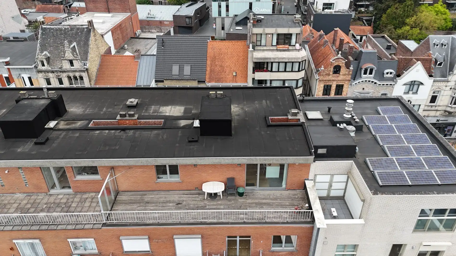 Groot appartement van 96m² met 95 m² terras foto 12