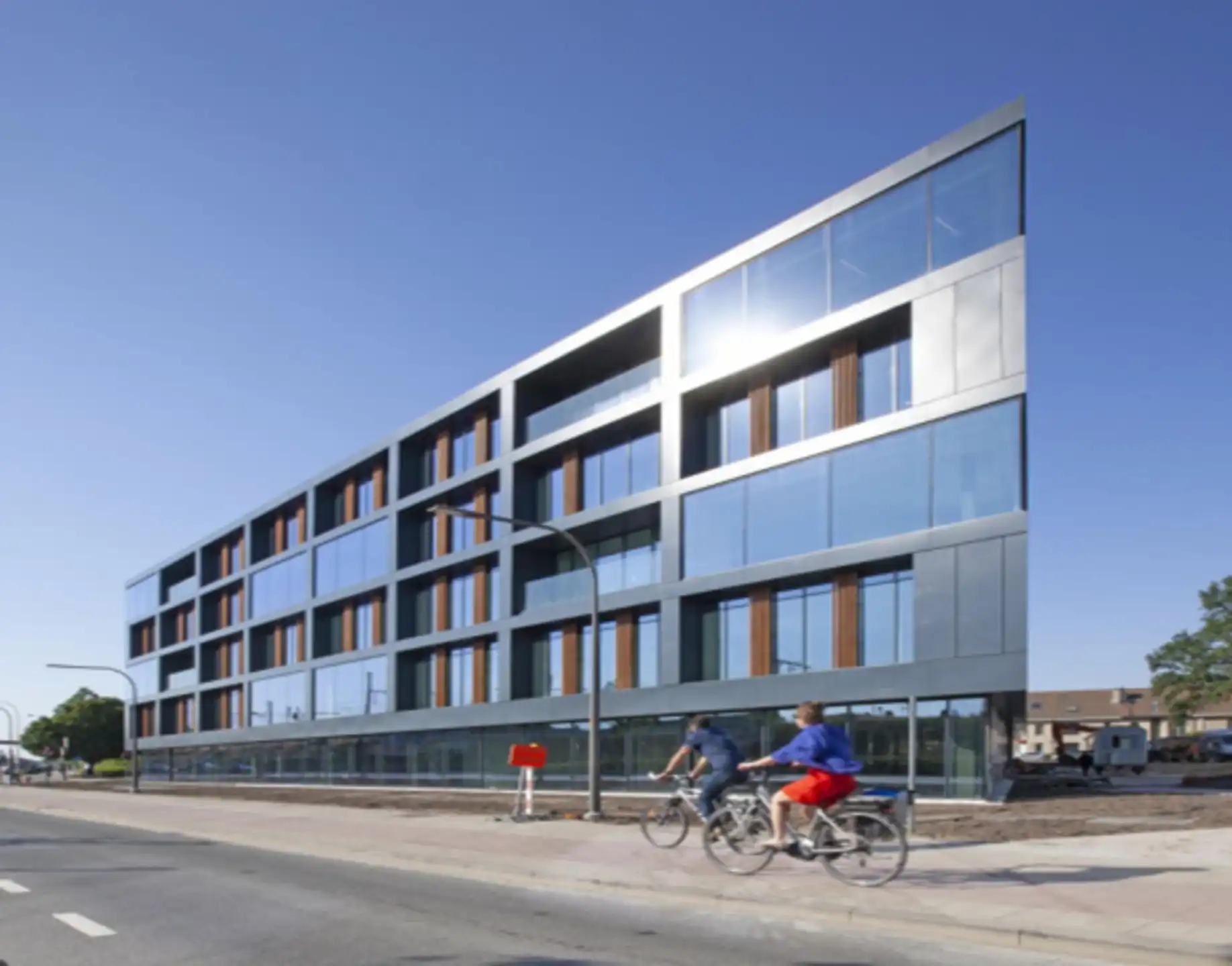 Modern kantoor te huur 1.014m² met parking foto 3