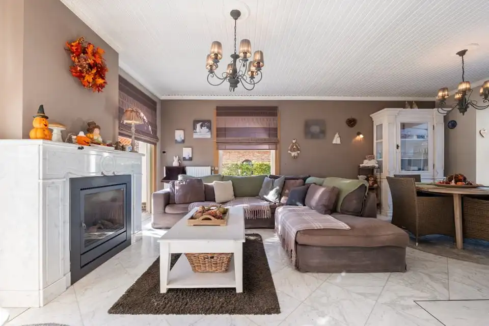 RUIME EN RUSTIG GELEGEN BUNGALOW MET 4 SLKS EN ZWEMBAD OP EEN PRACHTIG PERCEEL VAN 764M² foto 5