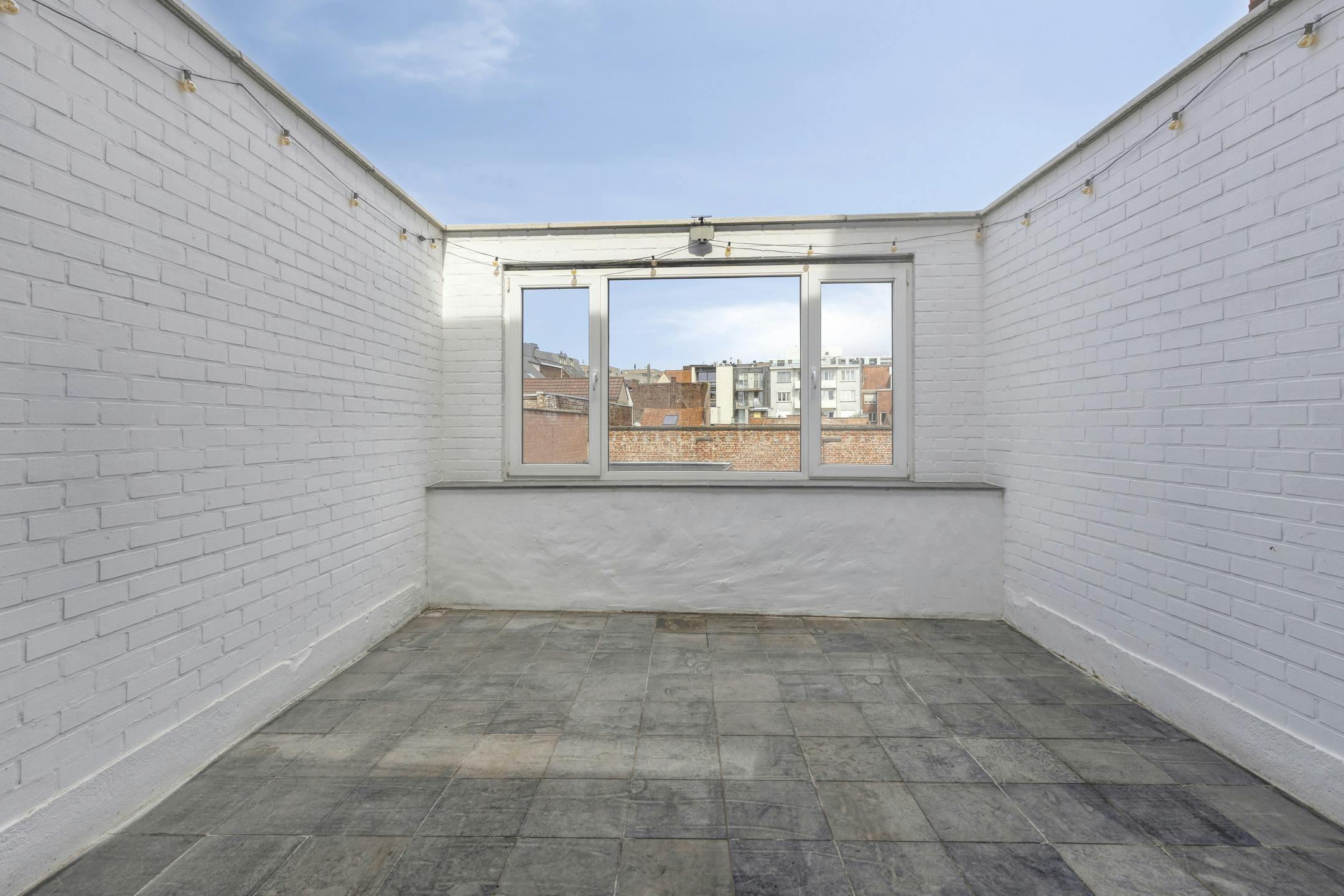 Instapklare woning met 4 slaapkamers in het centrum van Roeselare! foto 5