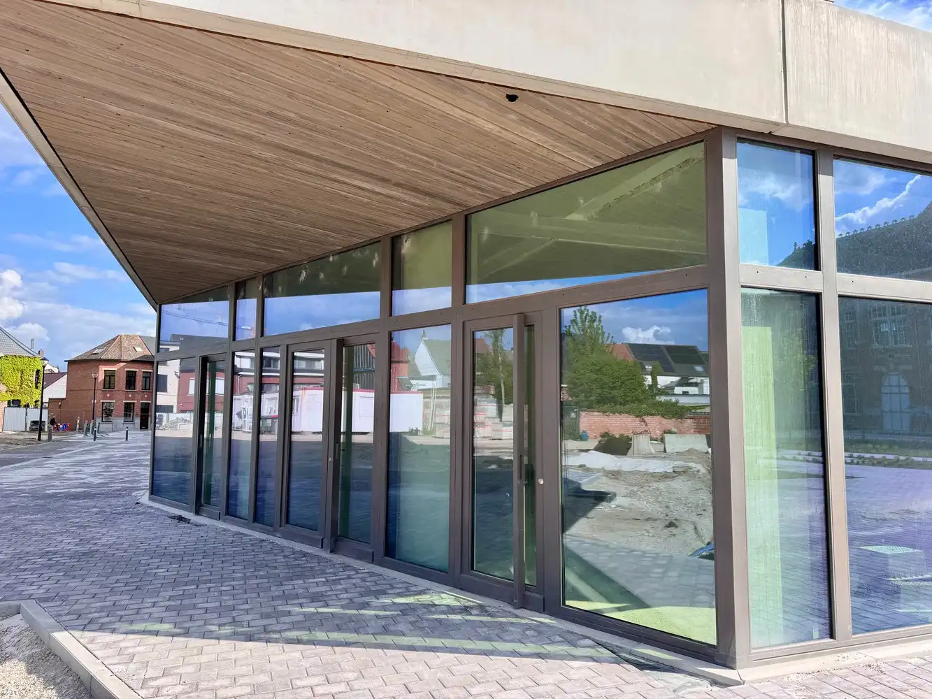 Commerciële ruimte te koop – 110,80 m² casco in Het Academisch Kwartier! foto {{pictureIndex}}