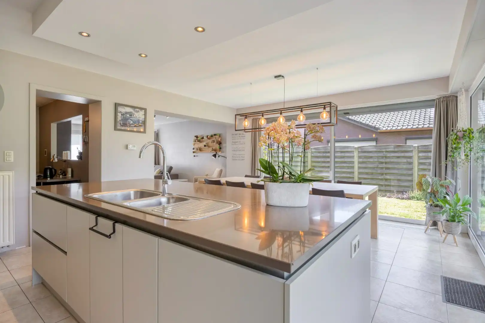 Ruime instapklare woning met 3 slpks op een perceel van 1.251 m² met prachtig uitzicht op achterliggend groen !  foto 8
