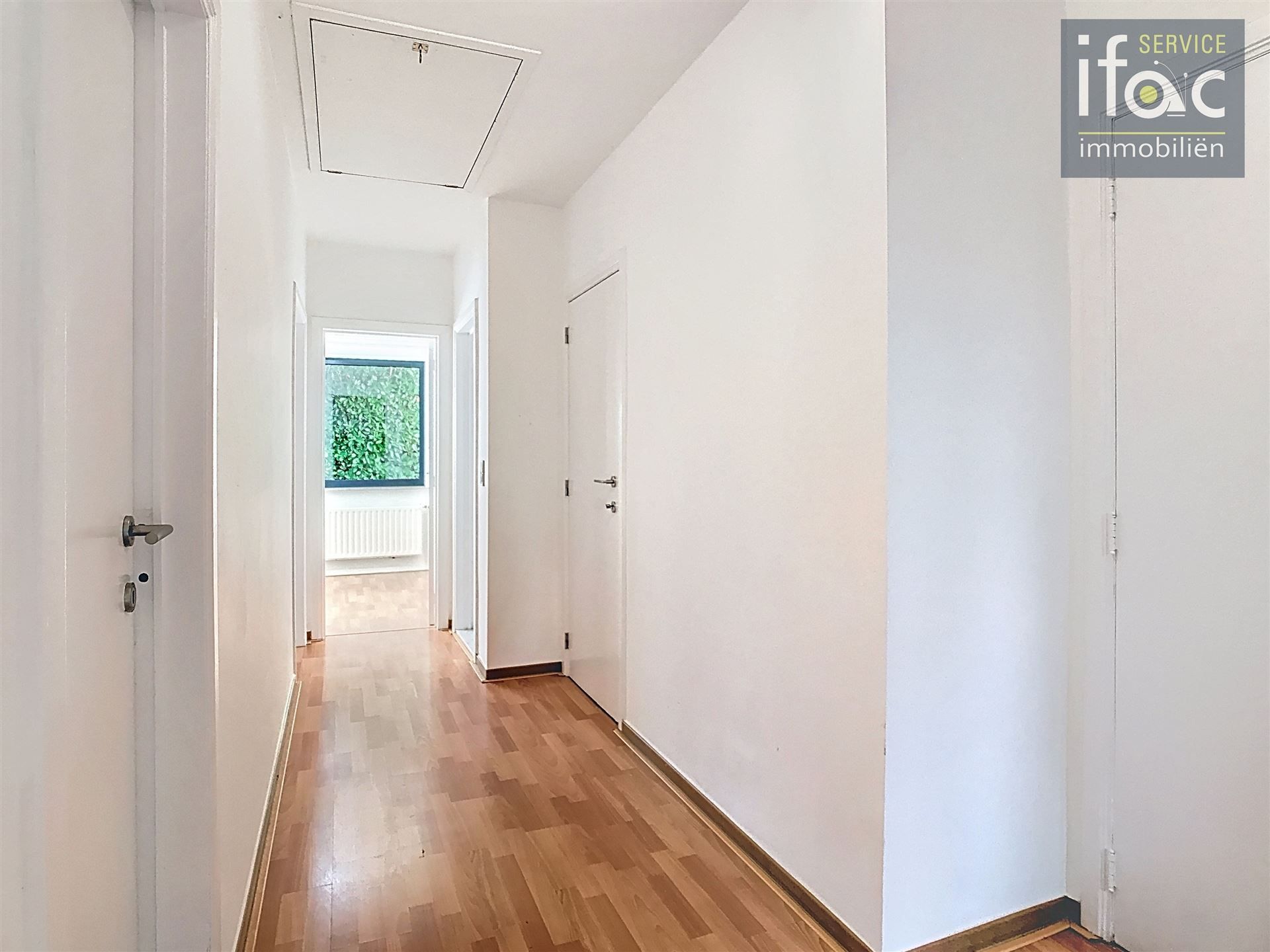 Bungalow met 4 slaapkamers en ruime garage foto 14