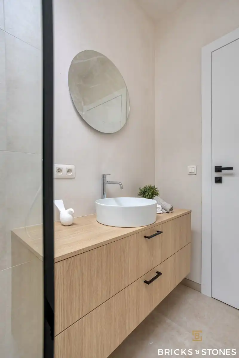 Stijlvolle nieuwbouwwoning met tuin, 3 slpks & 2 badk foto 19