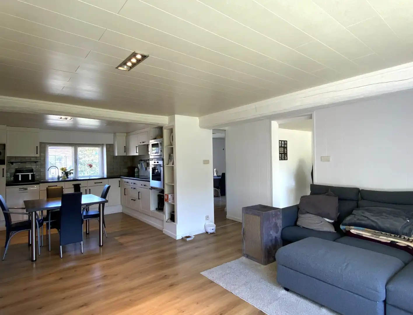 CHARMANTE ALLEENSTAANDE WONING MET 3 SLPKS EN TUIN  foto 3