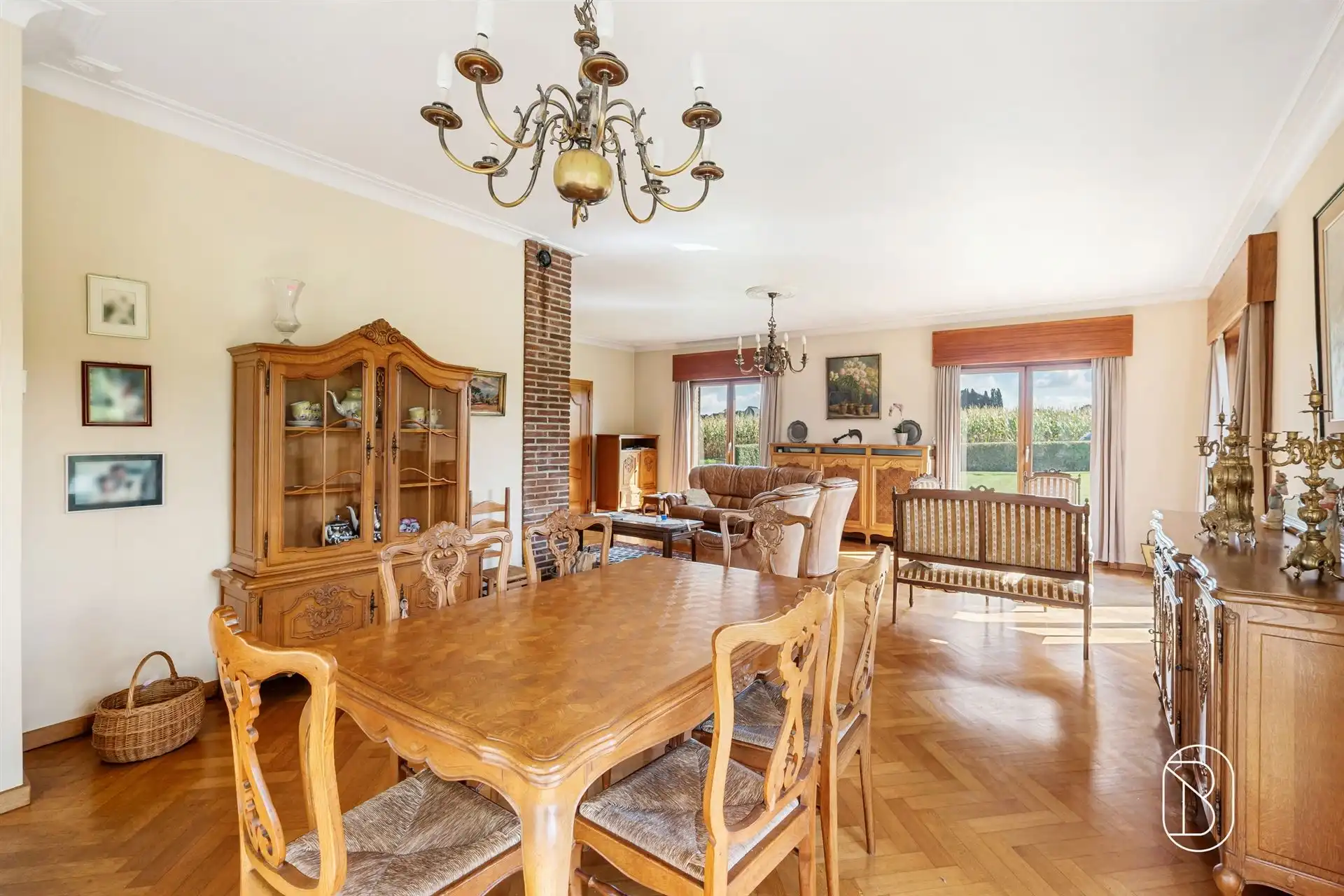Degelijke villa met prachtig open zicht. foto 12
