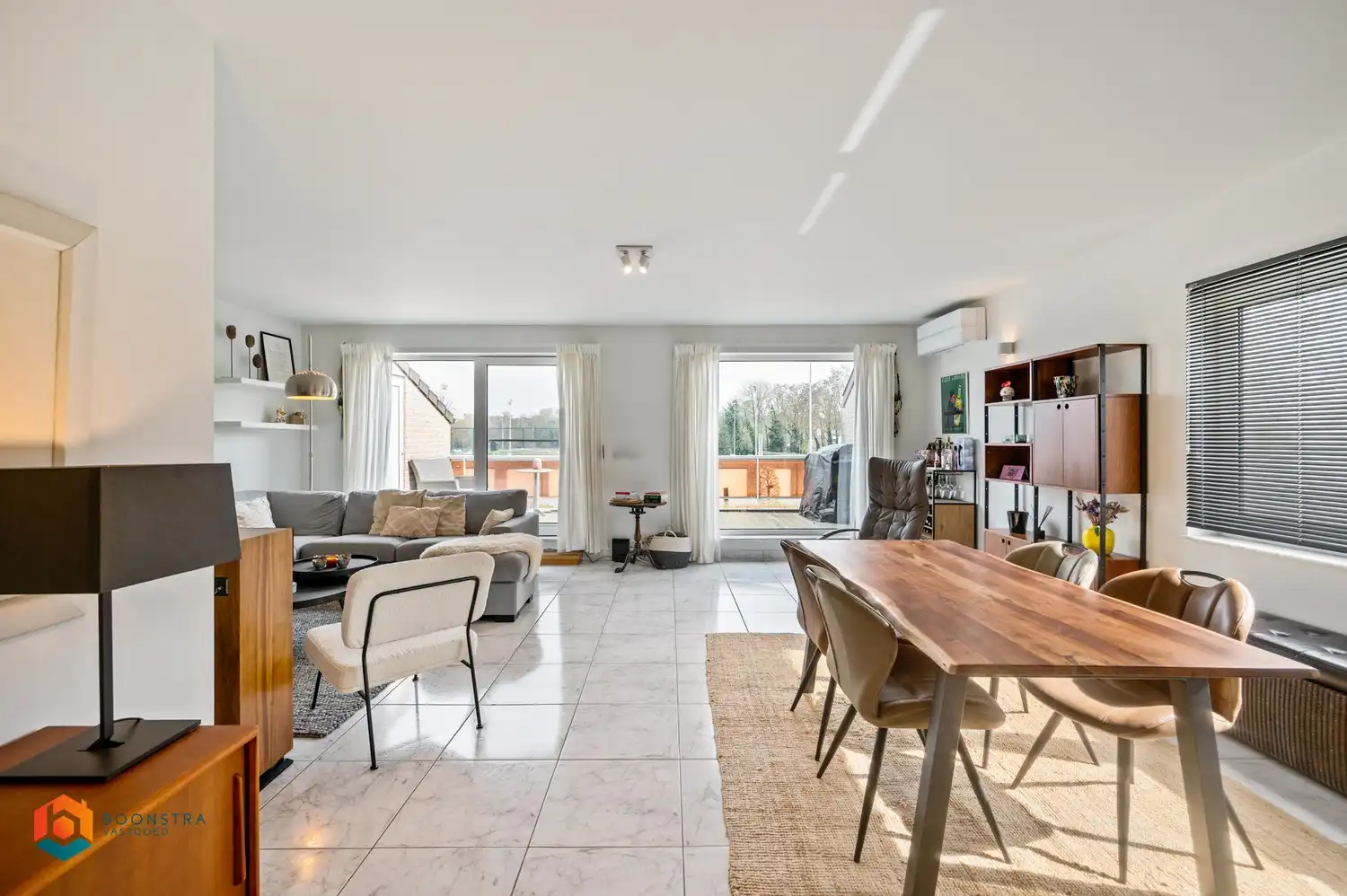 Ruim 3 slpkr app met terras, autostaanplaats en 2 garages foto 8