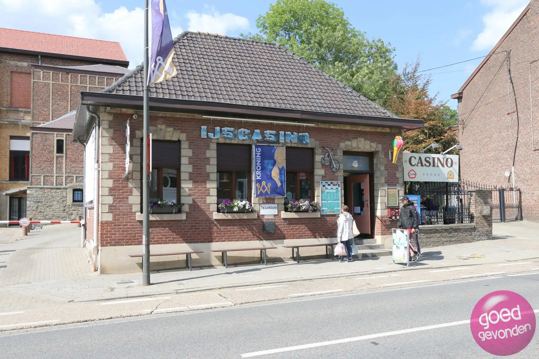 Handelsfonds - ijs en broodjesbar - parking - terras foto 5