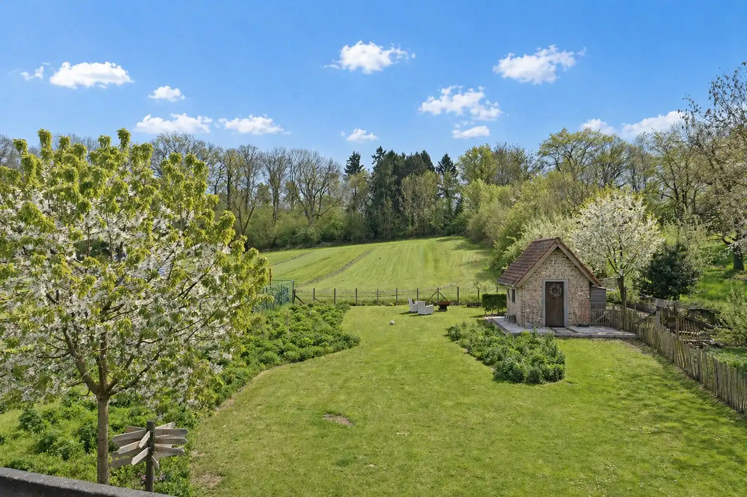 Prachtig gerenoveerde hoeve uniek gelegen in het glooiende landschap van Grote-Spouwen foto 6
