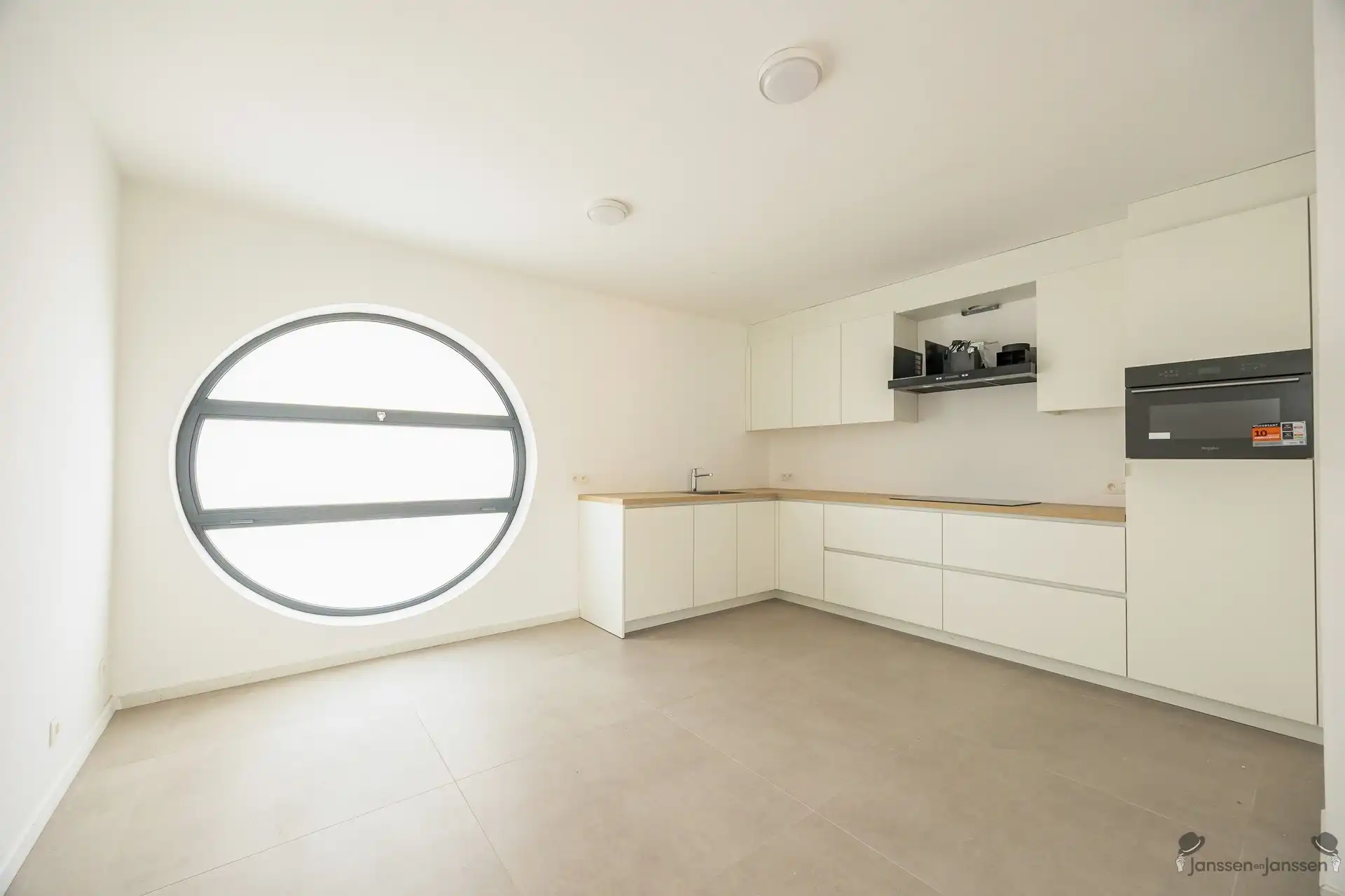 Karaktervolle, gerenoveerde woning met veelzijdige indeling tegenover de kerk van Brecht  foto 2