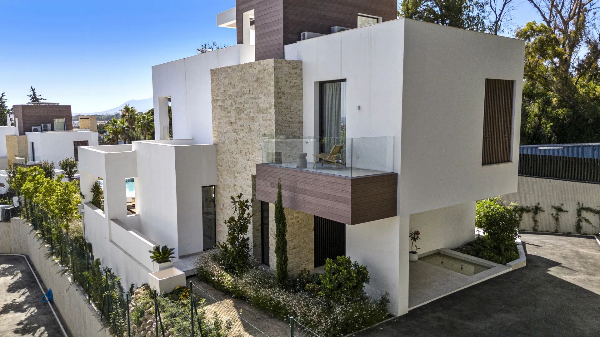 Exclusieve luxe aan de Golden Mile: ruime villa met ongekende elegantie in Marbella foto 38