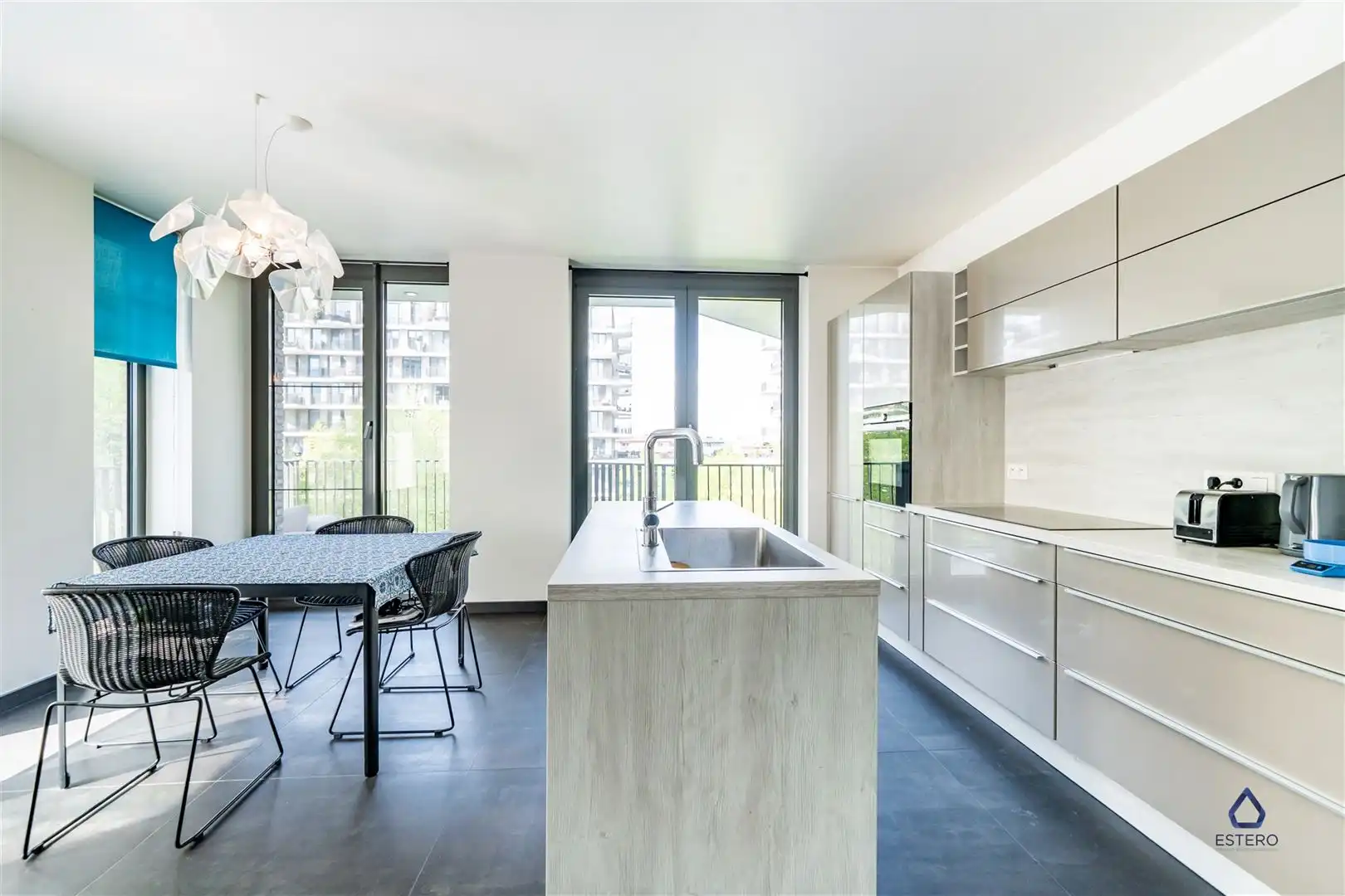Modern en gemeubeld appartement met zonnig terras  foto 5