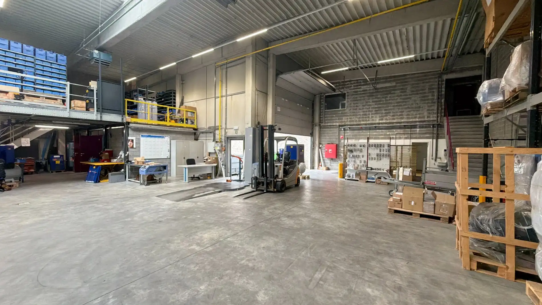Magazijn met kantoorruimte te huur vlakbij A12 in Schelle foto 3