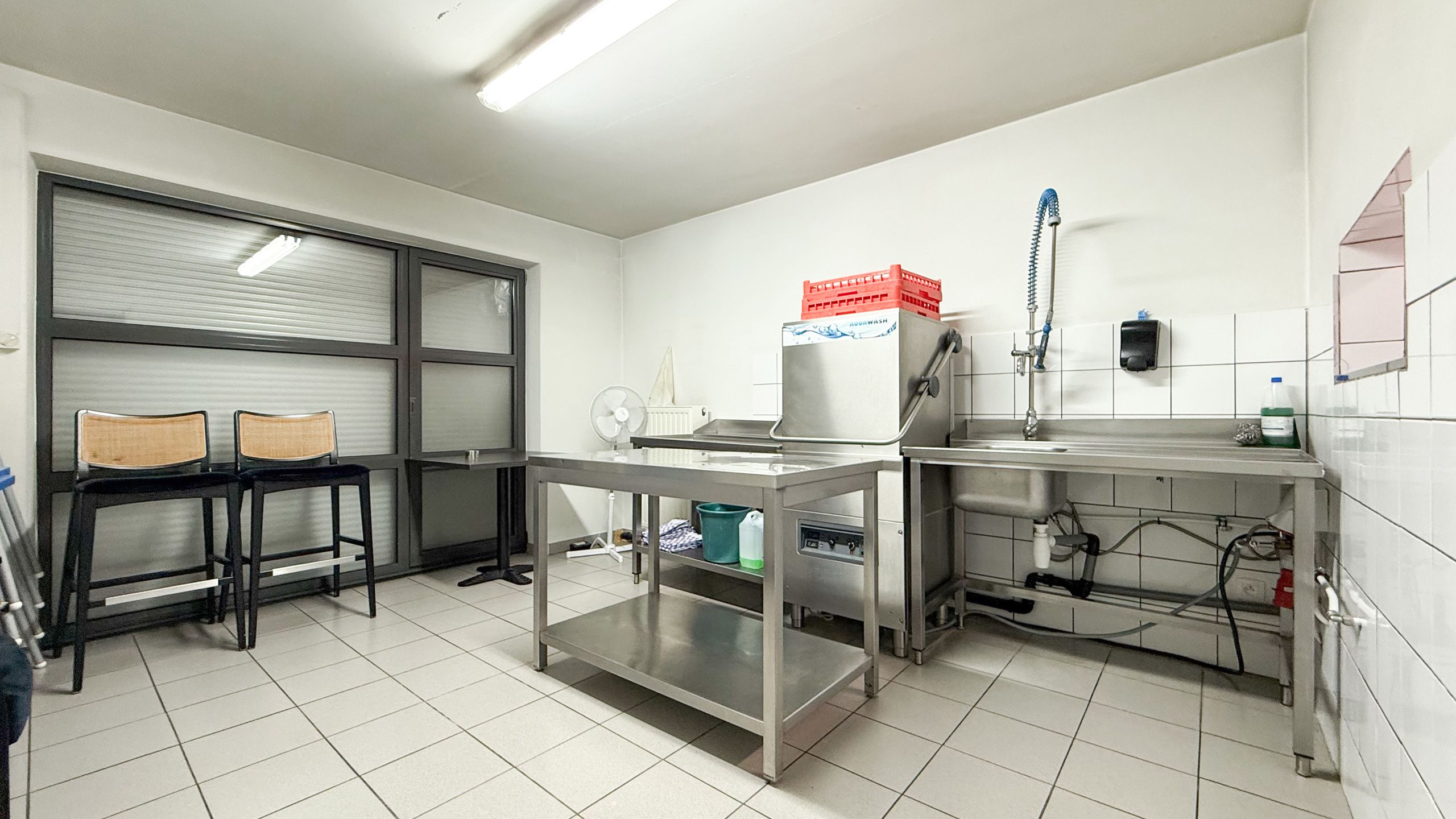 Horecapand met volledige inrichting op goed gelegen locatie! foto 23