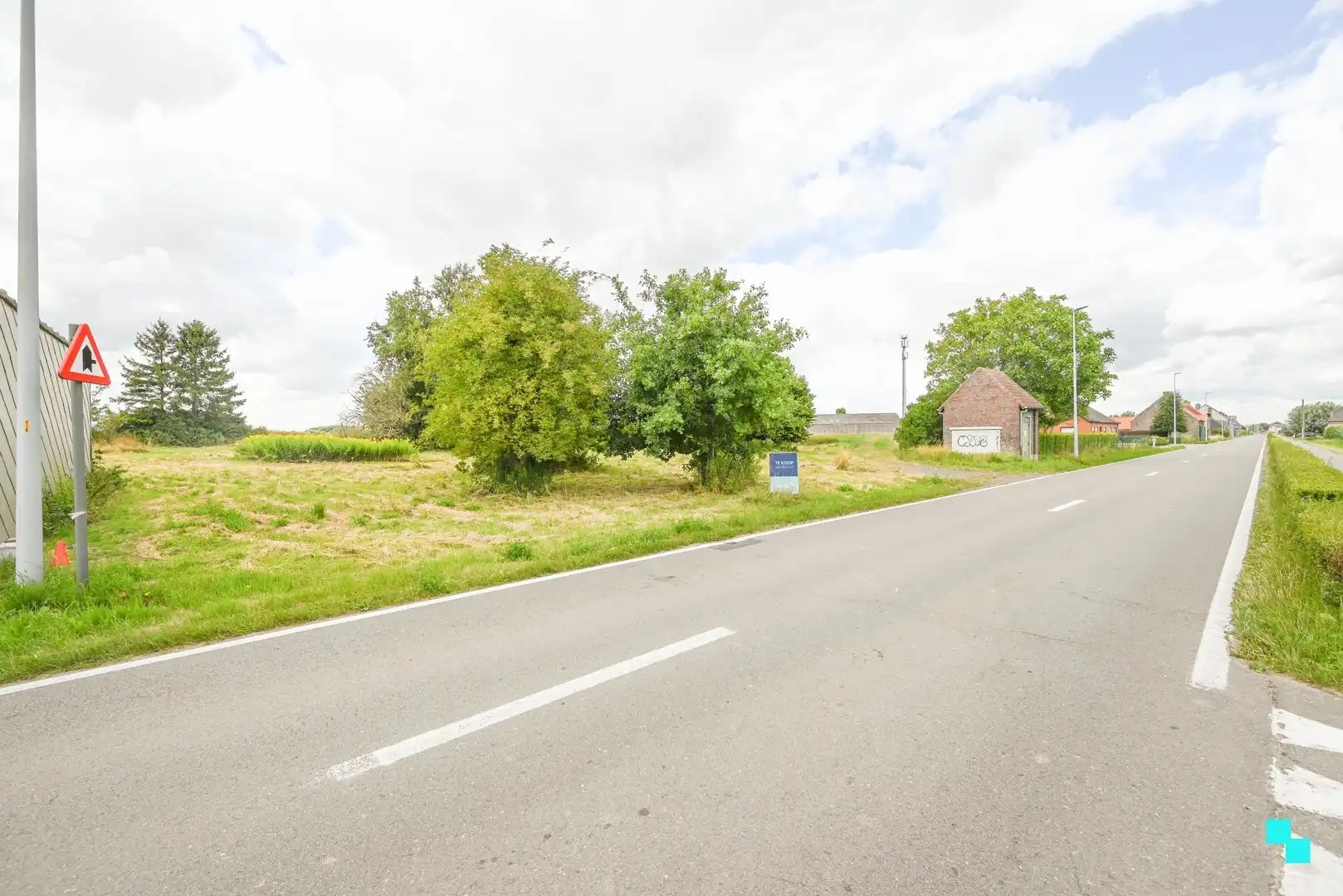Royaal perceel gelegen in landelijk Oostrozebeke foto 2
