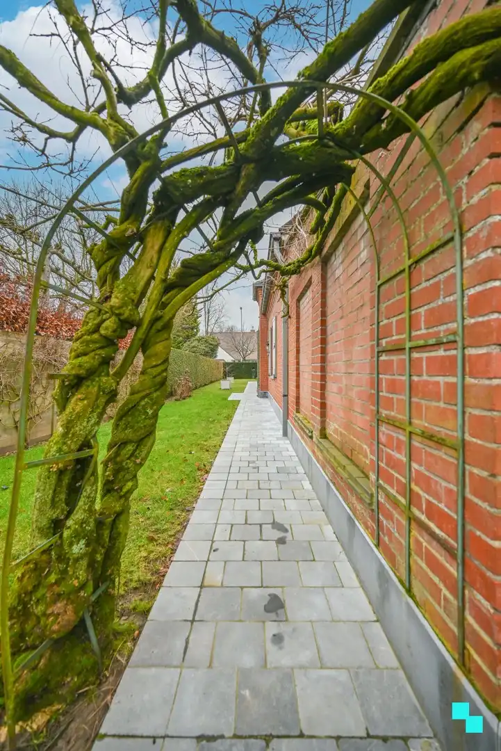 Verrassend ruime woning op een toplocatie in Marke foto 24