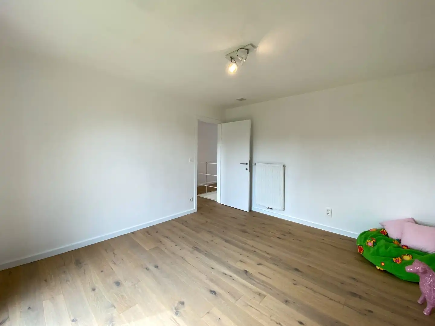 Recente woning met 3 slaapkamers, ruime oprit en tuin foto 13