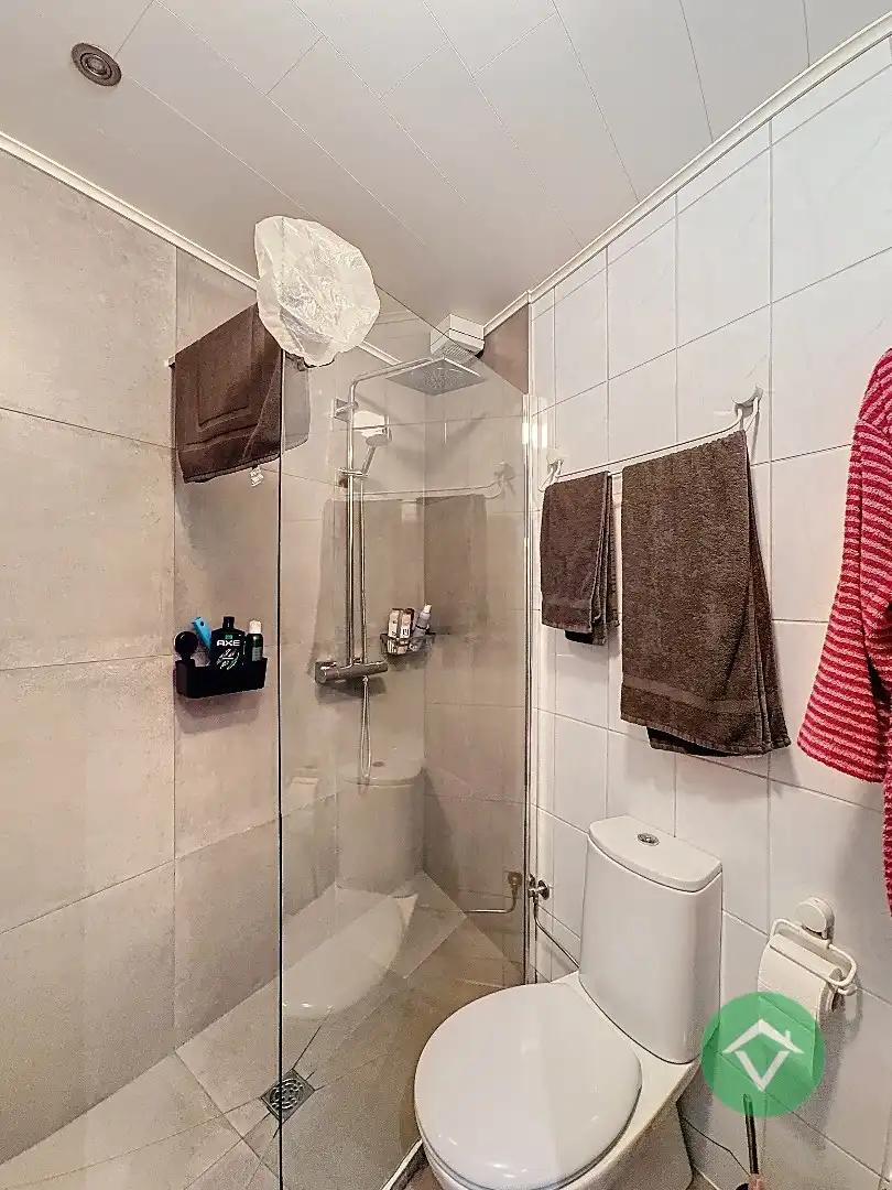 Volledig gerenoveerd handelspand met woonst en garage te Koekelare foto 13